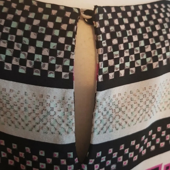 DIANE Von FURSTENBERG 100% silk short sleeve blouse top keyhole geometric 8/10uk - Picture 5 of 8